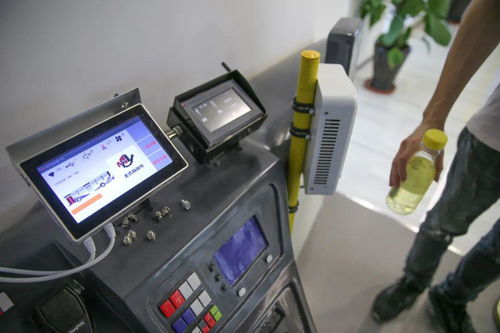 权威媒体之声丨福州高新区雨衣厂转型记 从雨衣到防护服，射频卡助力产品远销欧美